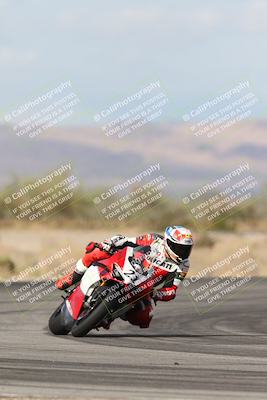 media/Nov-16-2025-Race Pace (Sun) [[8c5fa54630]]/Verified Riders/7-Turn 4 (1155am)/